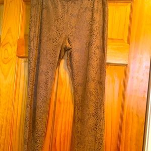 Women’s size Large Hue snakeskin leggings.